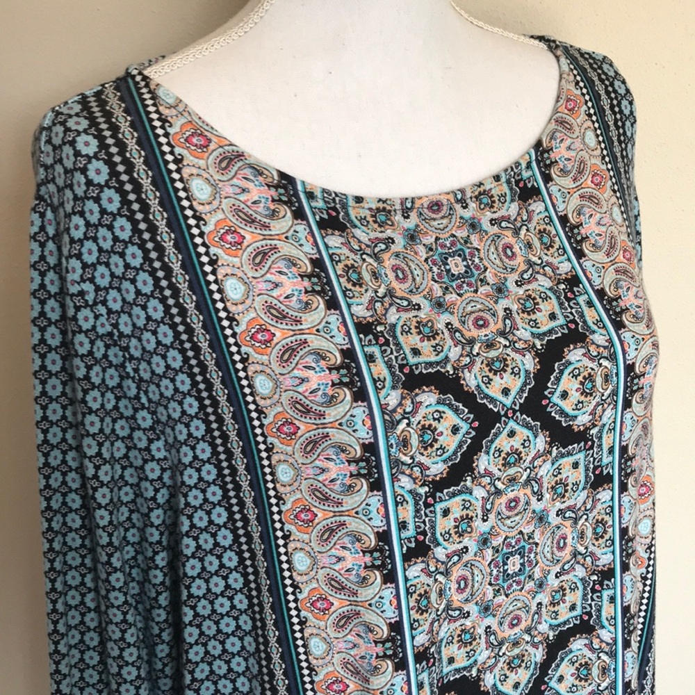 EUC lovely patterned top!